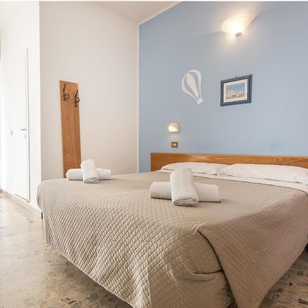 Hotel Santiago Rimini Exteriör bild