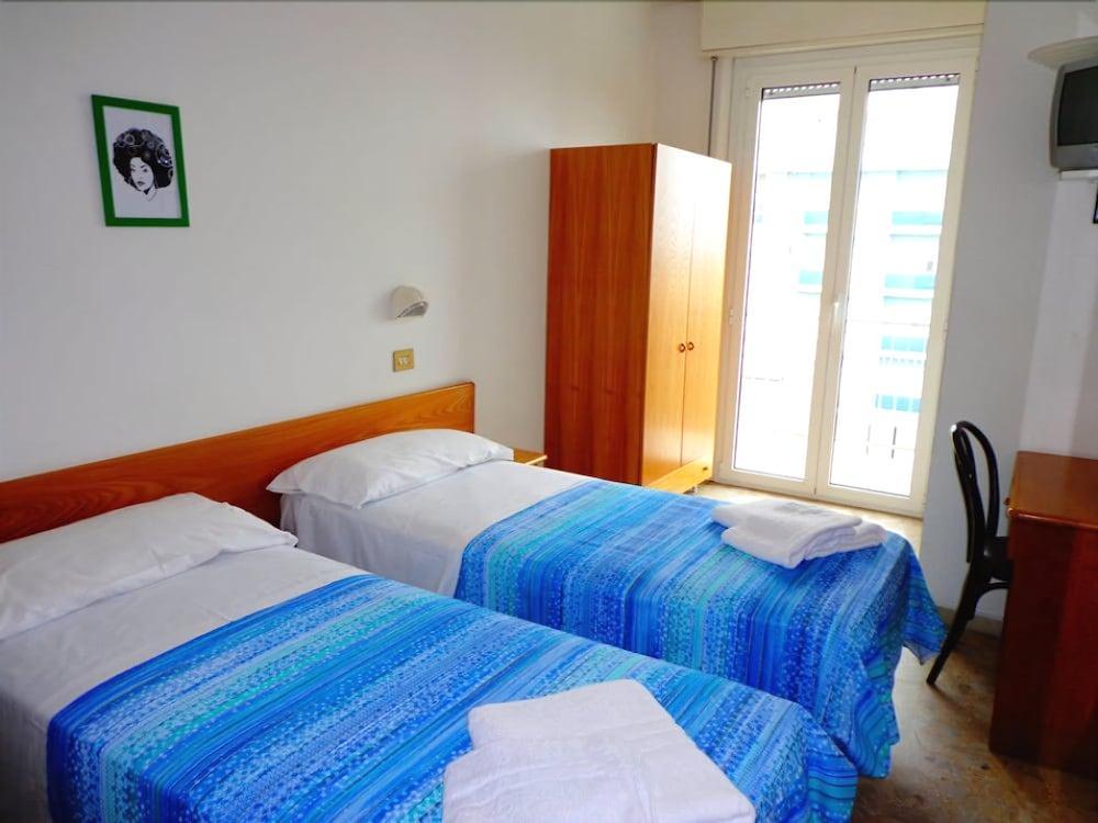 Hotel Santiago Rimini Exteriör bild