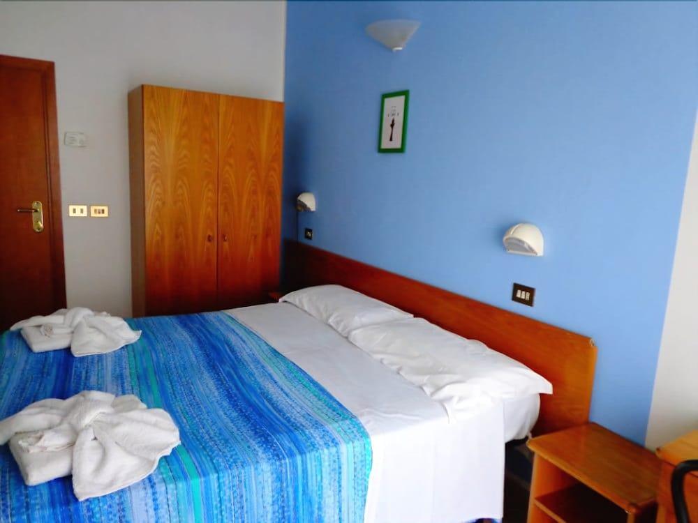 Hotel Santiago Rimini Exteriör bild