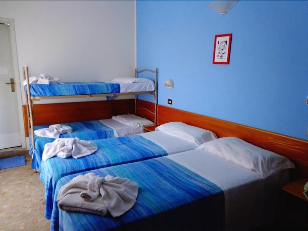 Hotel Santiago Rimini Exteriör bild