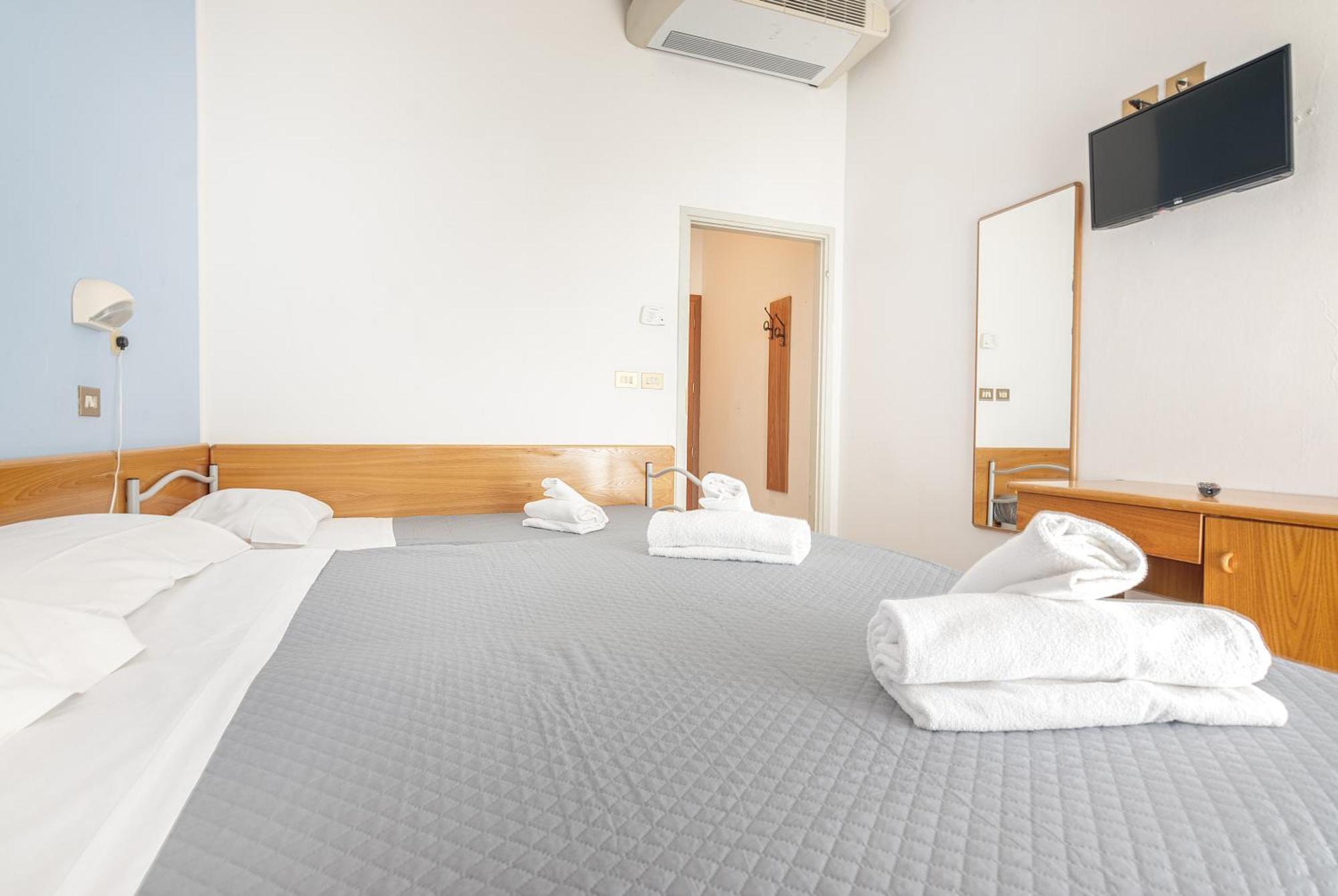 Hotel Santiago Rimini Exteriör bild