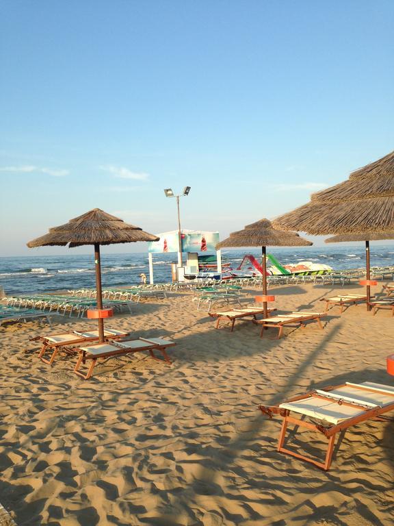 Hotel Santiago Rimini Exteriör bild